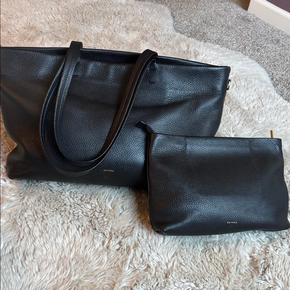 Cuyana Small Zipper Tote and Toiletries Set Black - Picture 2 of 11